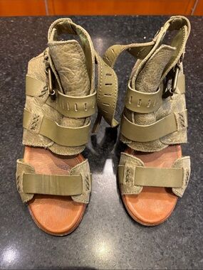 Sorel Olive Green Suede Strappy Sandals